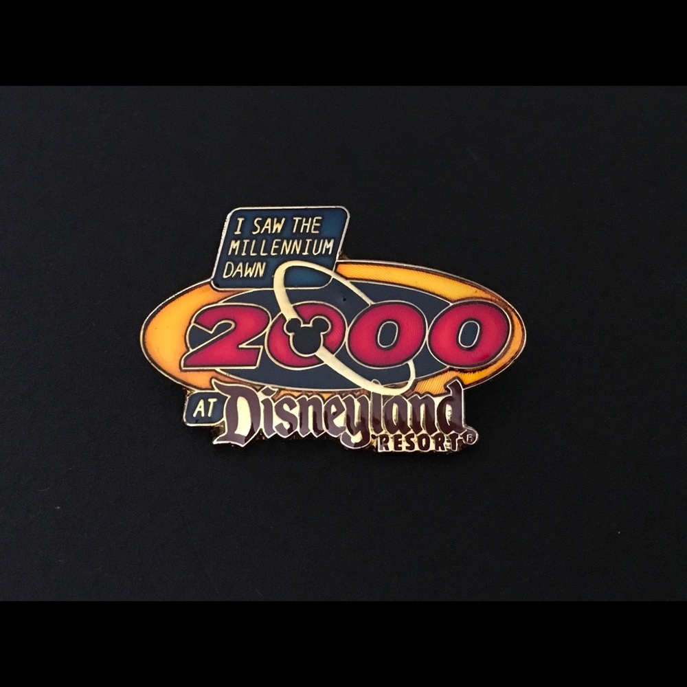 Vintage 1999 Disney Collectible Cloisonné Pin